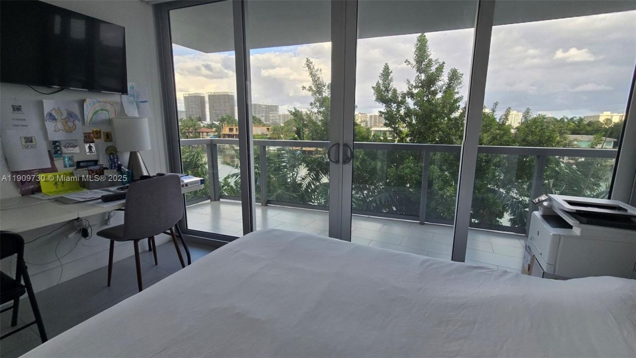 9261 E Bay Harbor Dr, Unit 402, Bay Harbor Islands, FL 33154 Photo