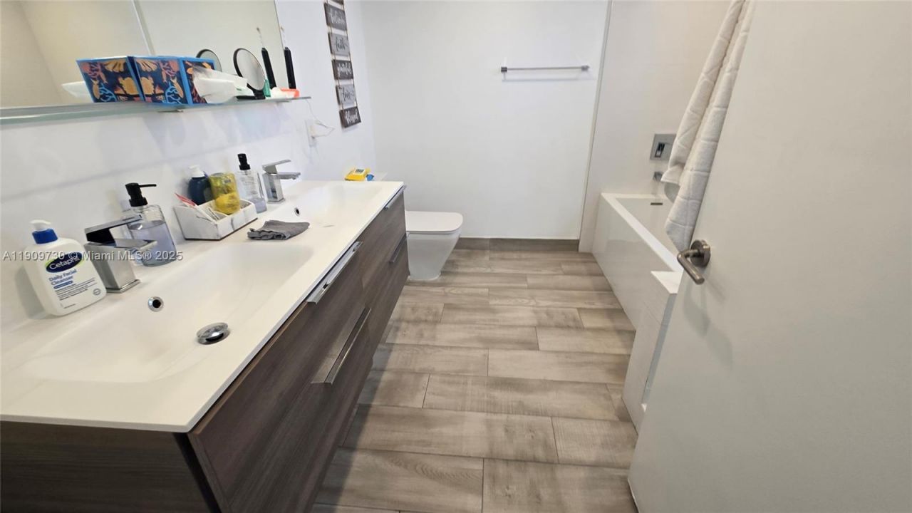 9261 E Bay Harbor Dr, Unit 402, Bay Harbor Islands, FL 33154 Photo