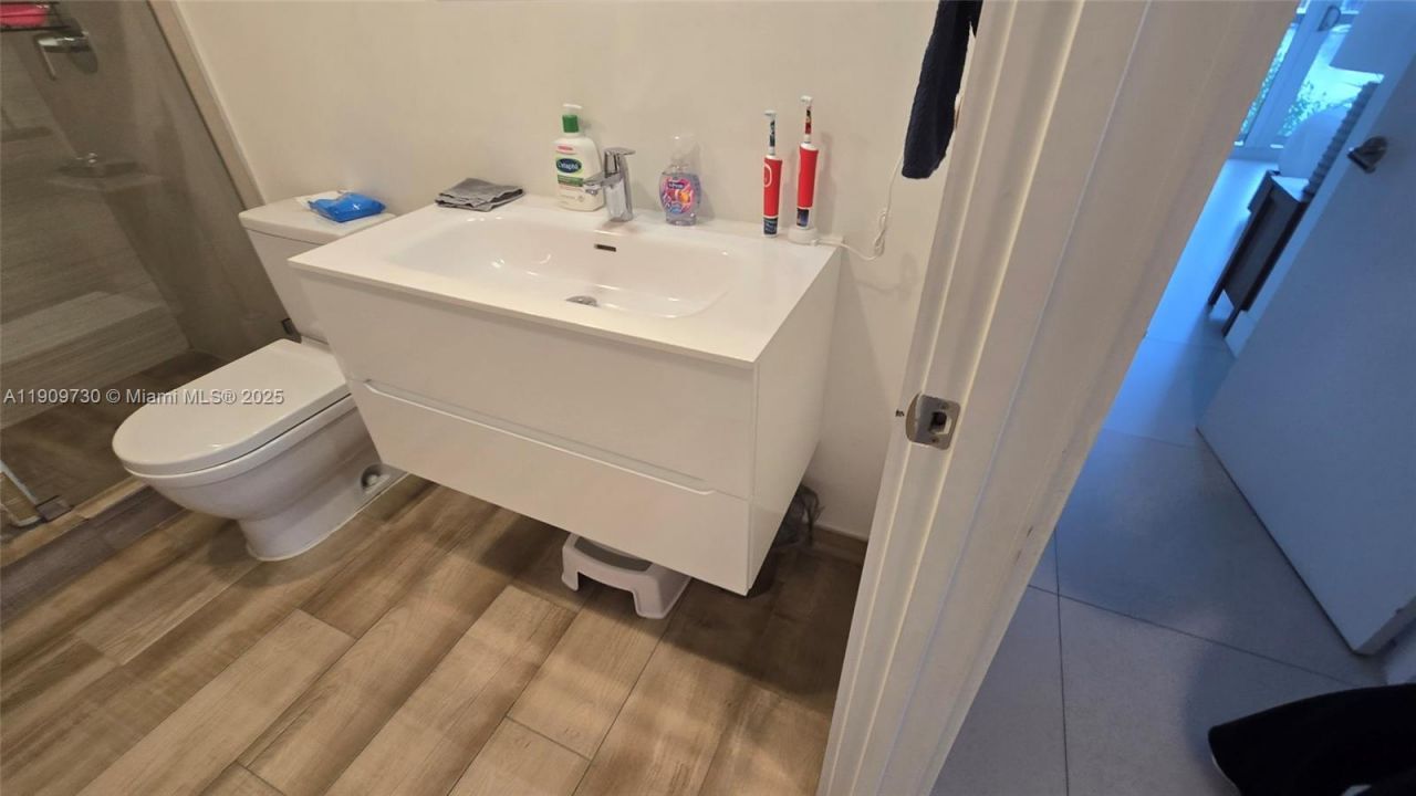 9261 E Bay Harbor Dr, Unit 402, Bay Harbor Islands, FL 33154 Photo