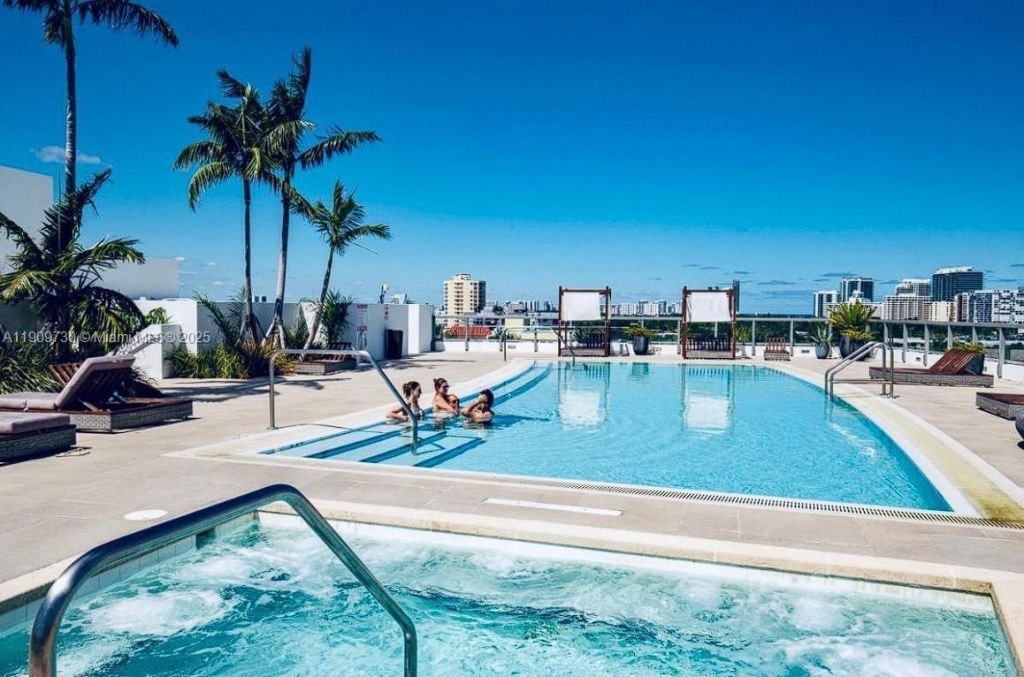 9261 E Bay Harbor Dr, Unit 402, Bay Harbor Islands, FL 33154 Photo