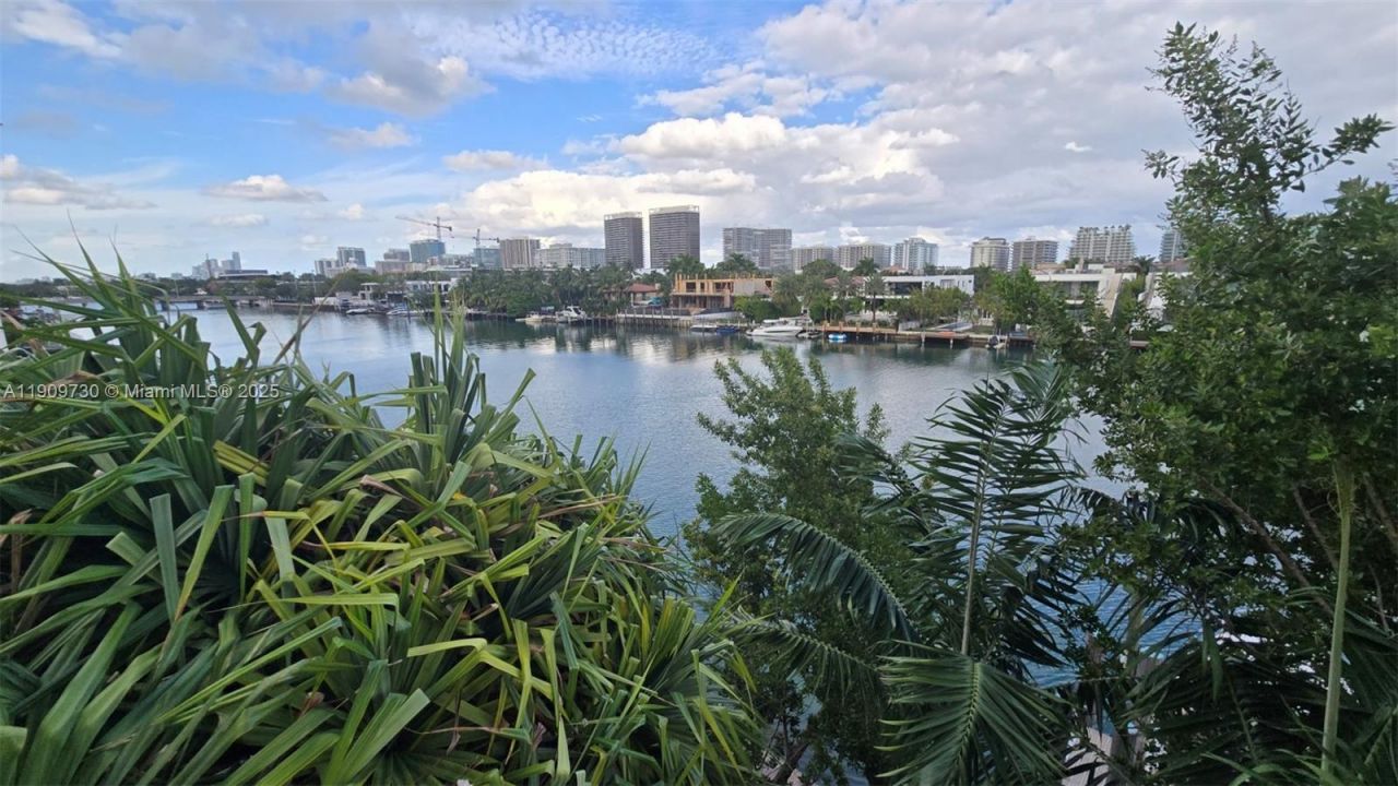 9261 E Bay Harbor Dr, Unit 402, Bay Harbor Islands, FL 33154 Photo
