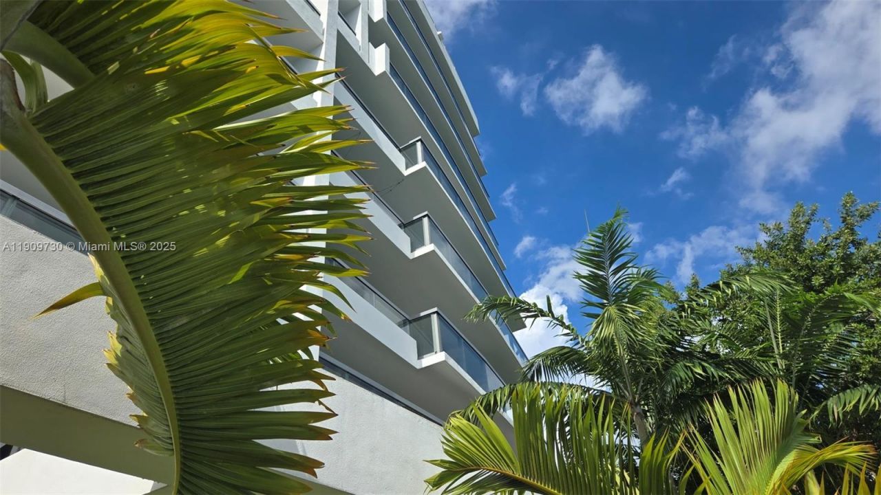 9261 E Bay Harbor Dr, Unit 402, Bay Harbor Islands, FL 33154 Photo