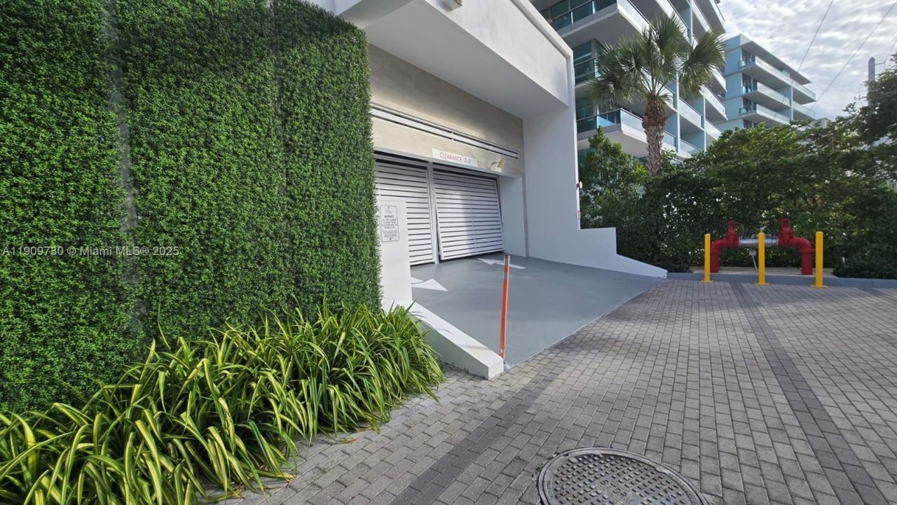 9261 E Bay Harbor Dr, Unit 402, Bay Harbor Islands, FL 33154 Photo