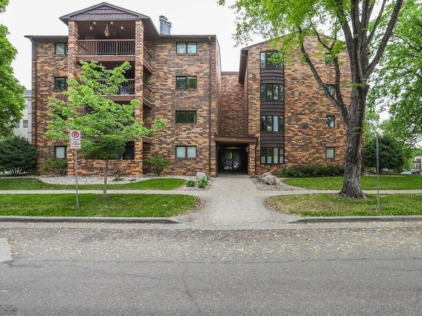 220 8th Street S, Unit D4, Fargo, ND 58103