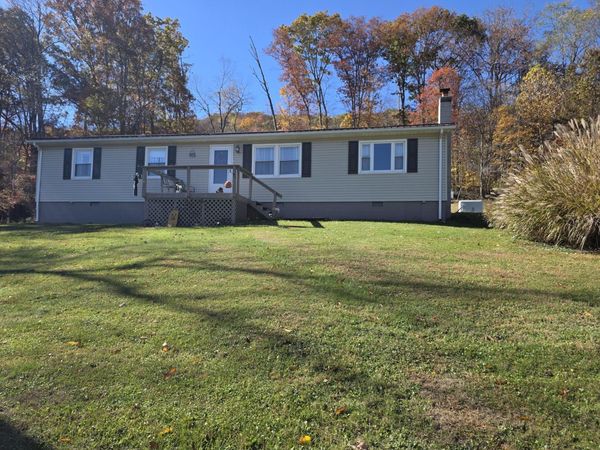 138 Circle Ave, Rainelle, WV 25962