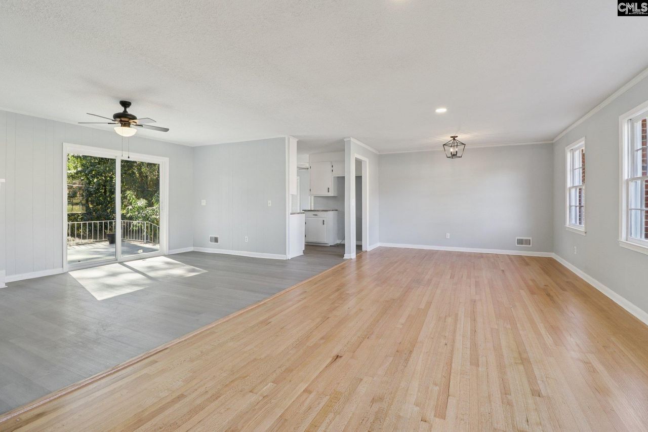 216 Meadowbury Drive Photo 10