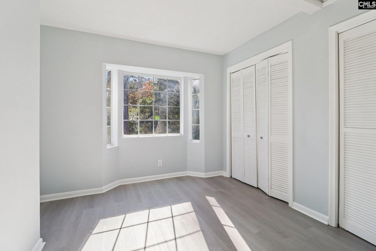 216 Meadowbury Drive Photo 11