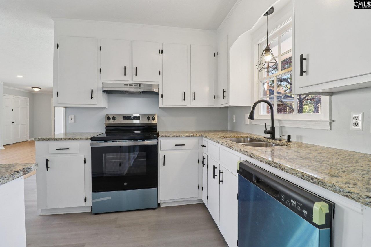 216 Meadowbury Drive Photo 14