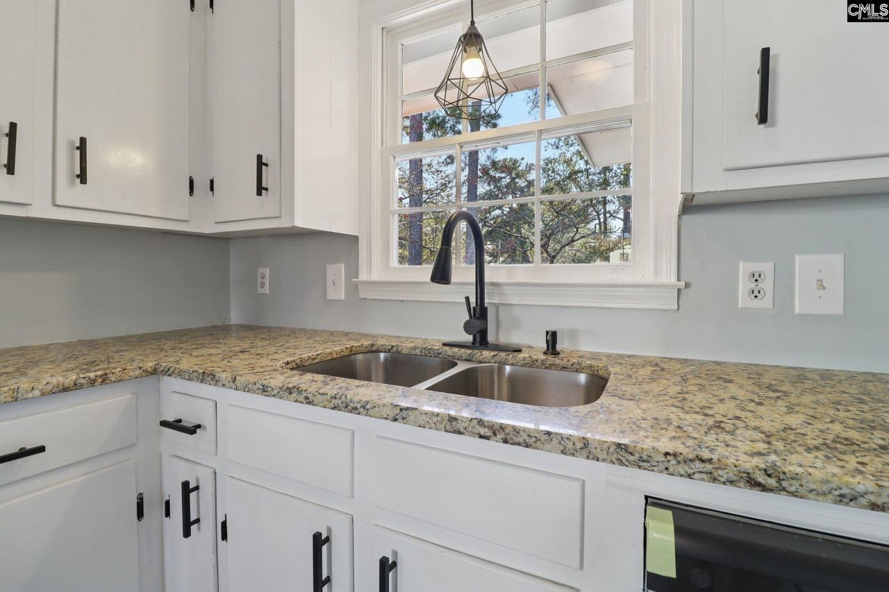 216 Meadowbury Drive Photo 15