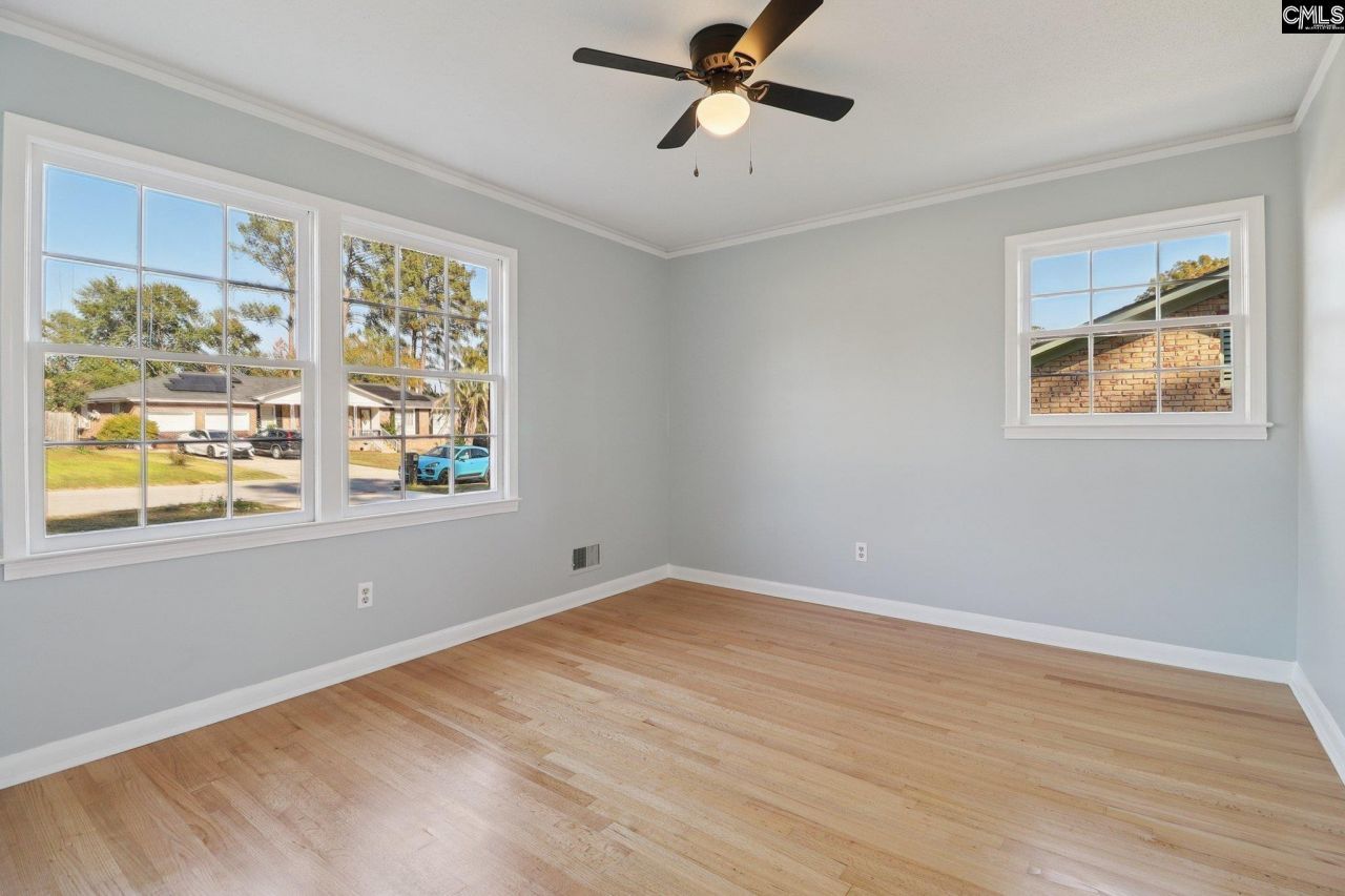 216 Meadowbury Drive Photo 17