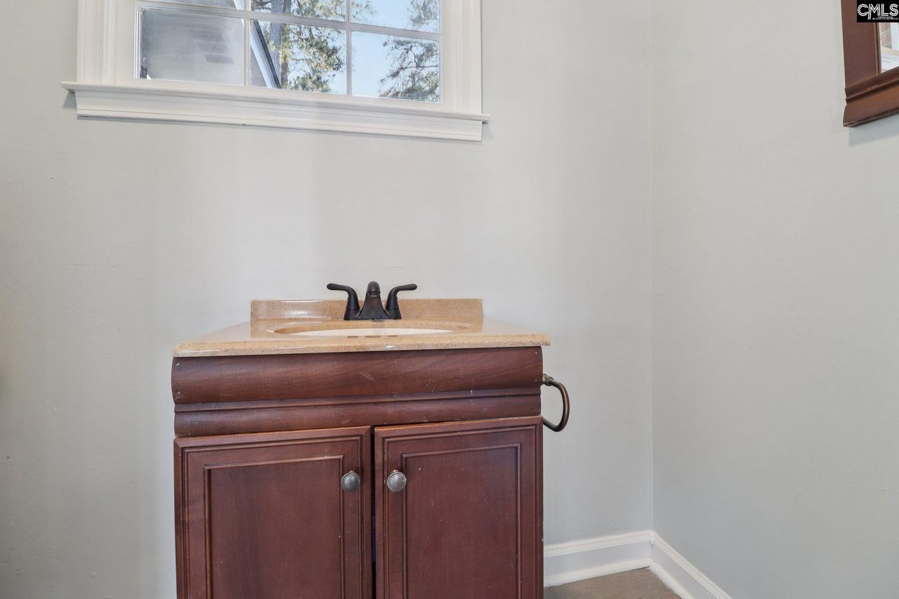 216 Meadowbury Drive Photo 30