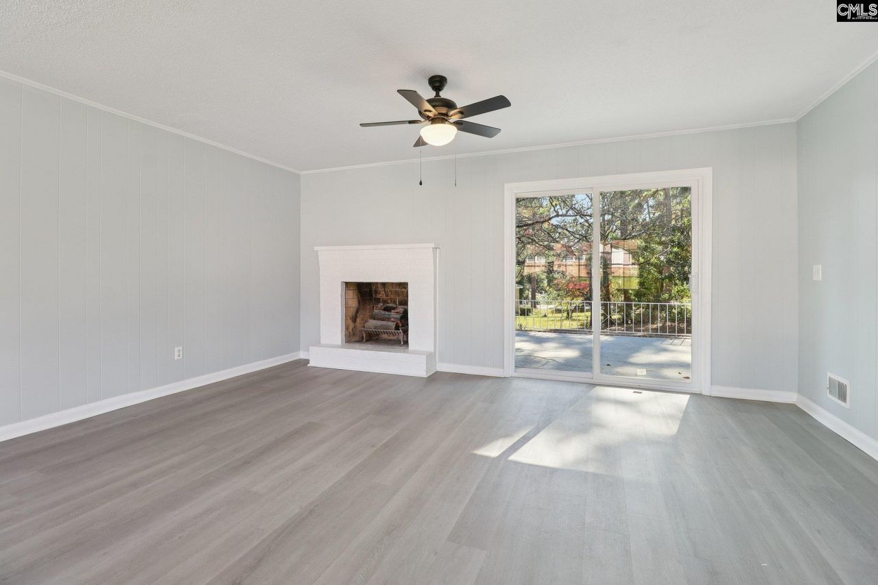 216 Meadowbury Drive Photo 4