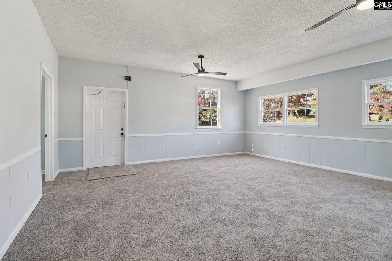 216 Meadowbury Drive Photo 5