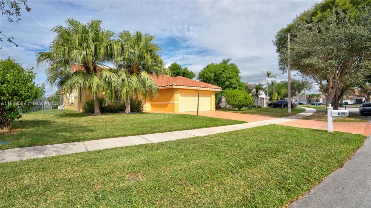 6255 Hawkes Bluff Ave, Davie, FL 33331 Photo