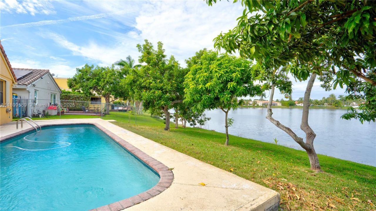 6255 Hawkes Bluff Ave, Davie, FL 33331 Photo