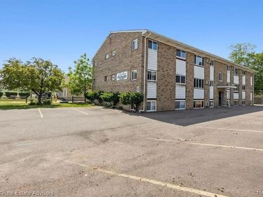 4221 N Grand River Avenue, Lansing, MI 48906