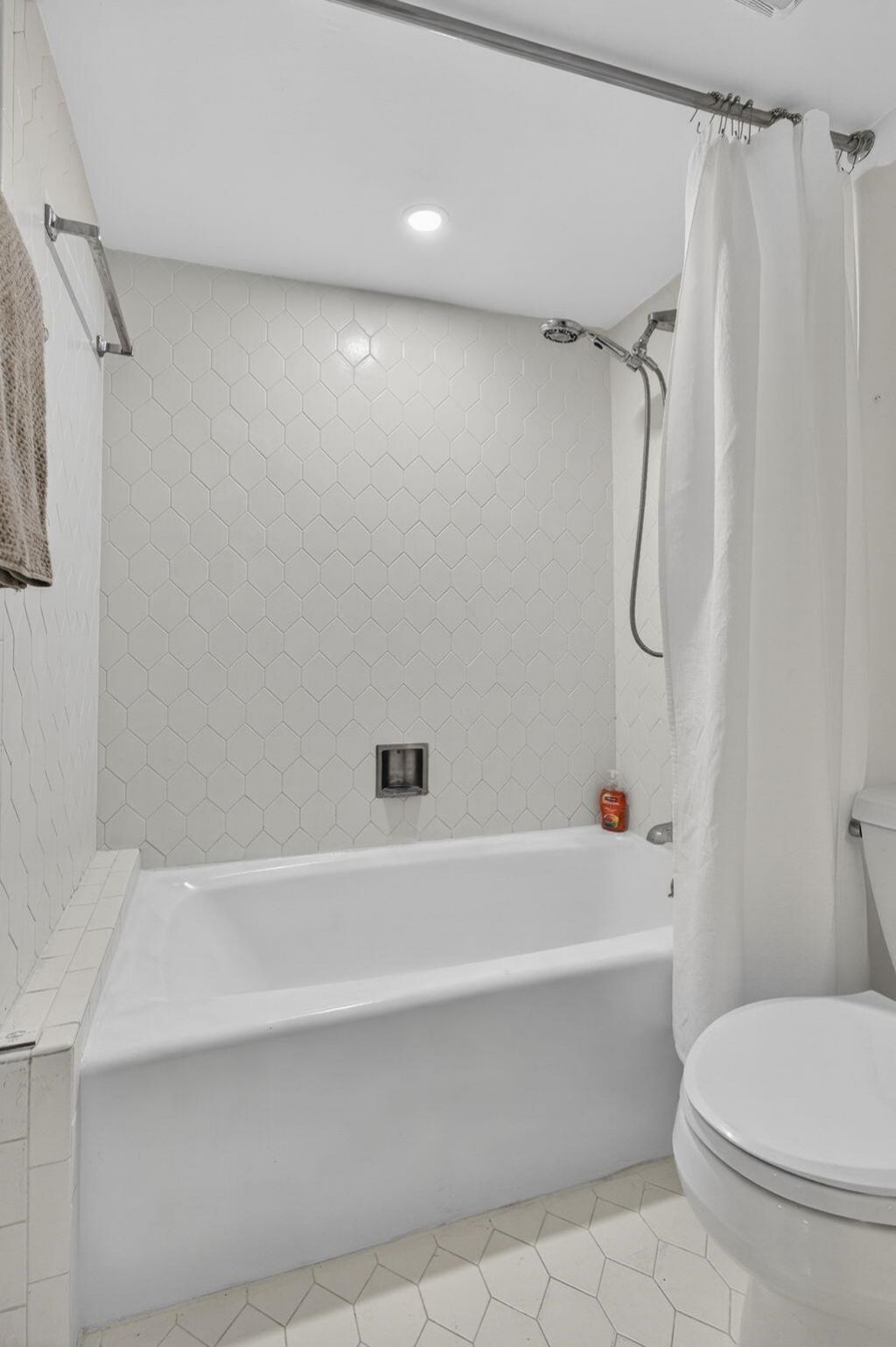 2000 Presidential Way, Unit 704, West Palm Beach, FL 33401 Photo