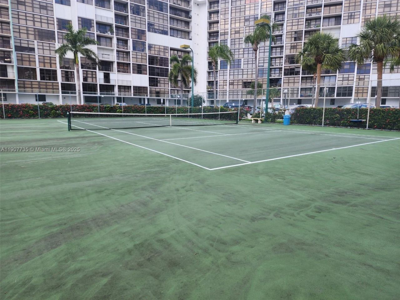 600 Parkview Dr, Unit 911, Hallandale Beach, FL 33009 Photo