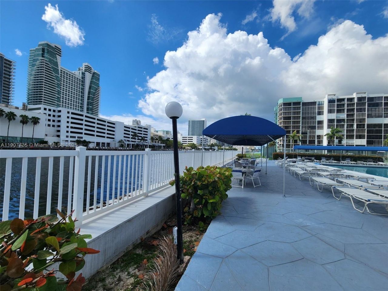 600 Parkview Dr, Unit 911, Hallandale Beach, FL 33009 Photo