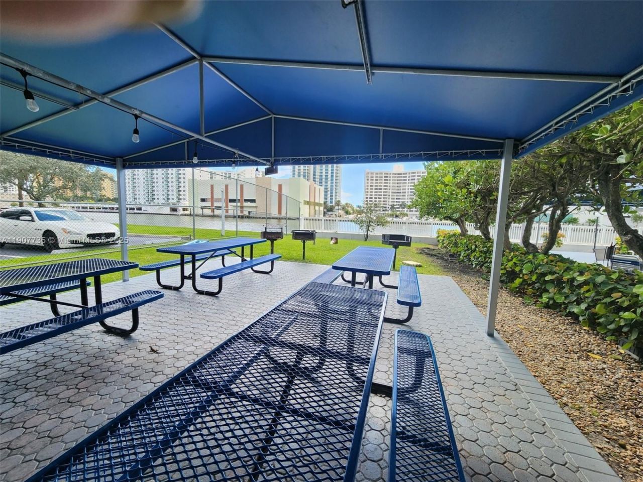 600 Parkview Dr, Unit 911, Hallandale Beach, FL 33009 Photo