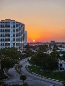 600 Parkview Dr, Unit 911, Hallandale Beach, FL 33009 Photo