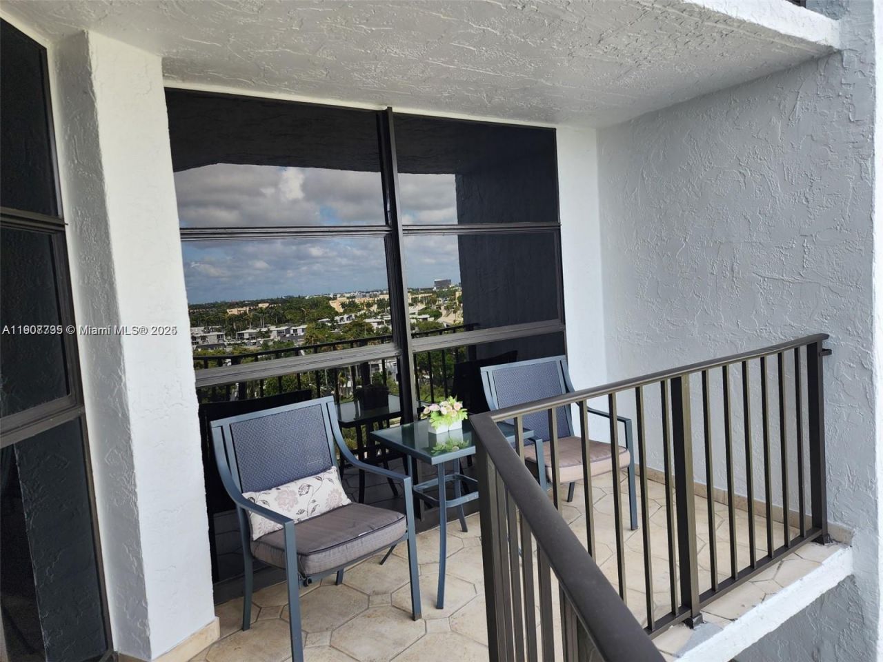 600 Parkview Dr, Unit 911, Hallandale Beach, FL 33009 Photo