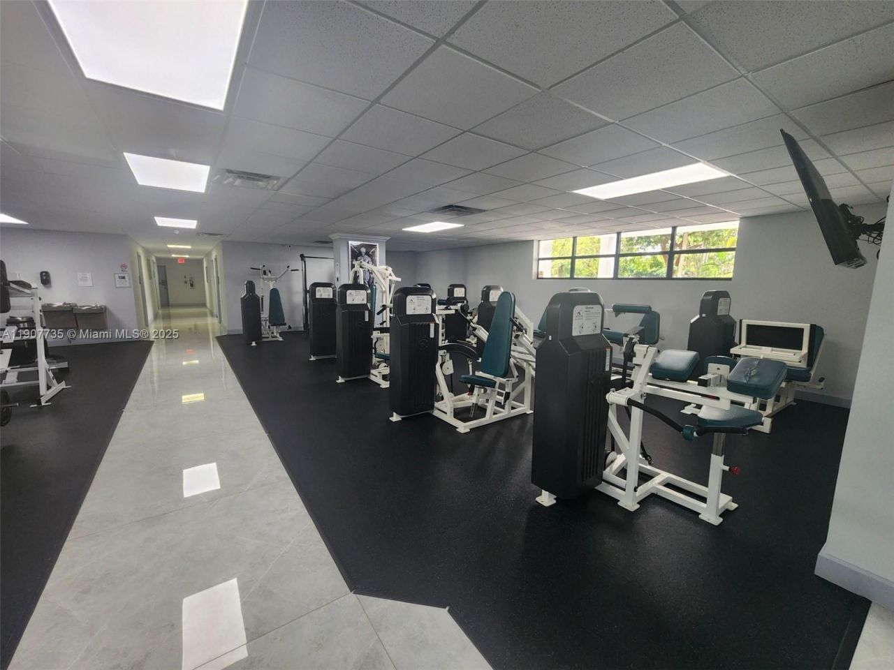 600 Parkview Dr, Unit 911, Hallandale Beach, FL 33009 Photo