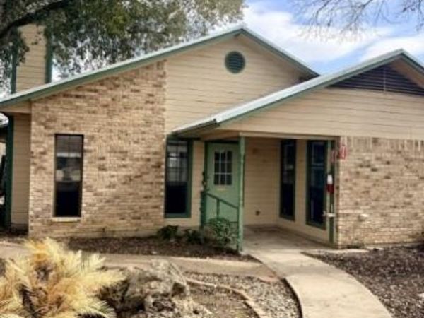 728 W San Antonio ST, Unit 106A, Lockhart, TX 78644