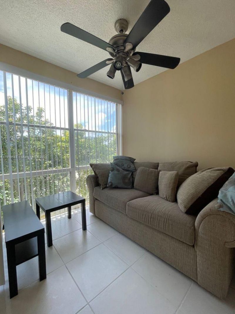 17570 Atlantic Blvd, Unit 517, Sunny Isles Beach, FL 33160 Photo
