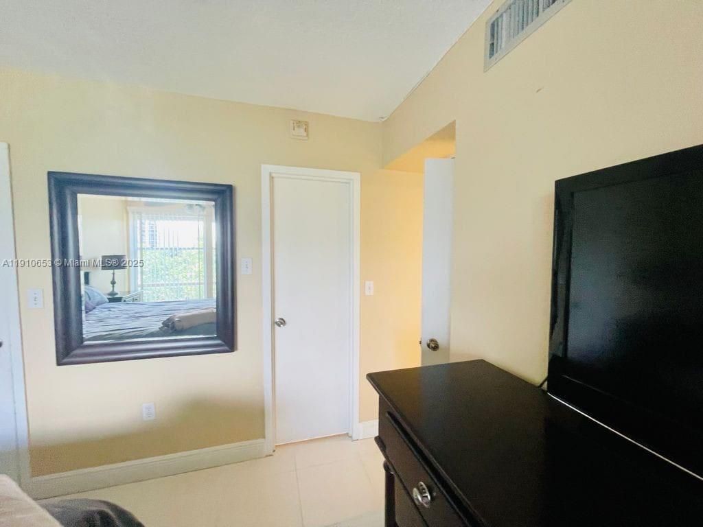 17570 Atlantic Blvd, Unit 517, Sunny Isles Beach, FL 33160 Photo