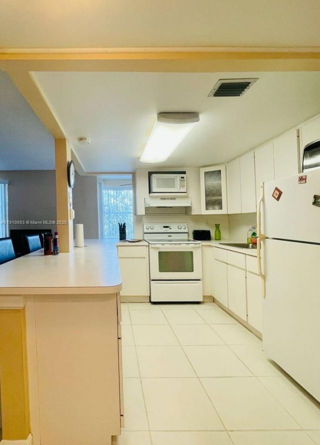 17570 Atlantic Blvd, Unit 517, Sunny Isles Beach, FL 33160 Photo