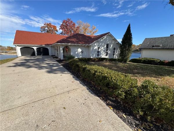 102 NW Hackberry Street, Lee's Summit, MO 64064