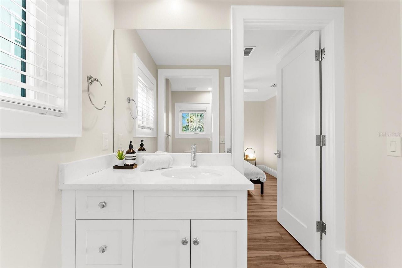 116 Garden Lane, Sarasota, FL 34242 Photo