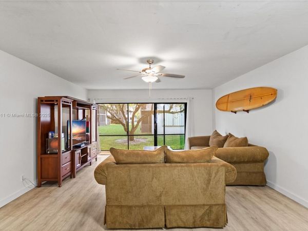 212 W Laurel Dr, Unit 1303, Margate, FL 33063