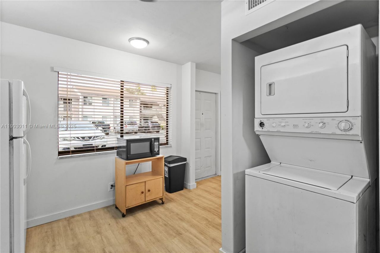 212 W Laurel Dr, Unit 1303, Margate, FL 33063 Photo