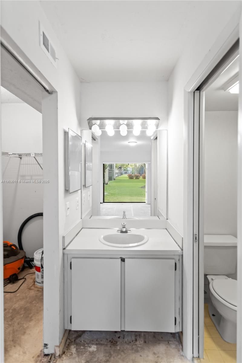 212 W Laurel Dr, Unit 1303, Margate, FL 33063 Photo