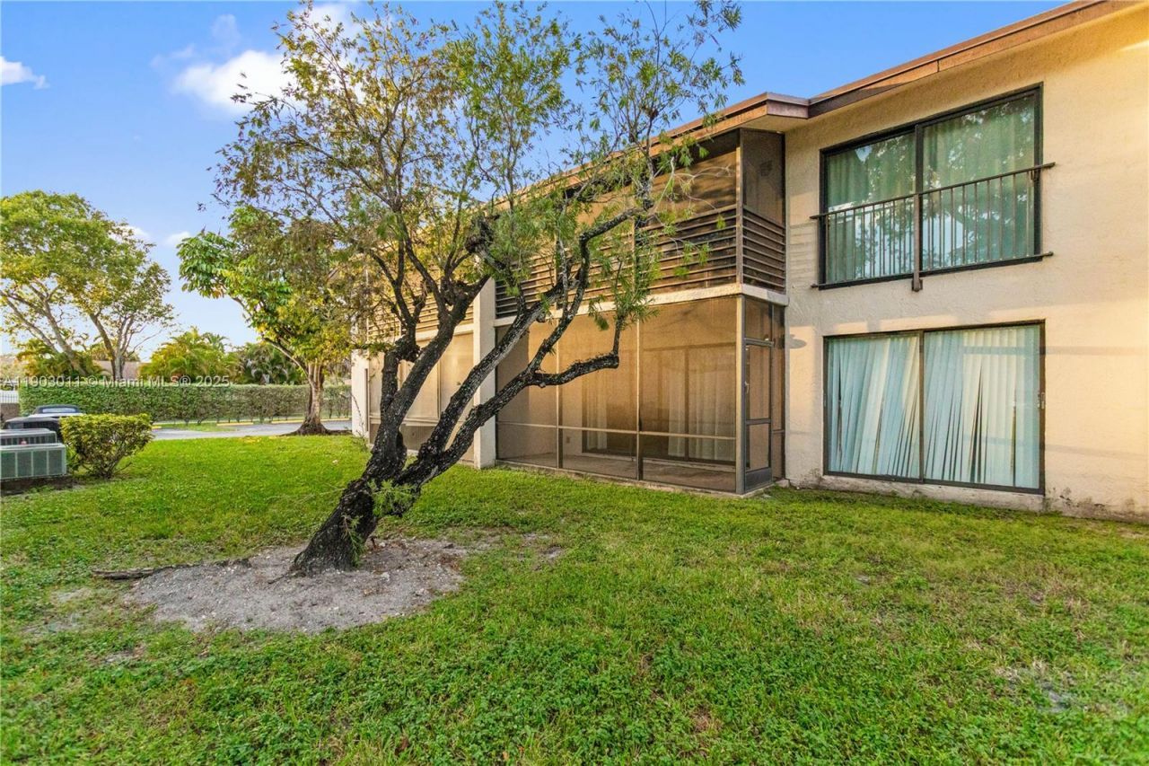 212 W Laurel Dr, Unit 1303, Margate, FL 33063 Photo