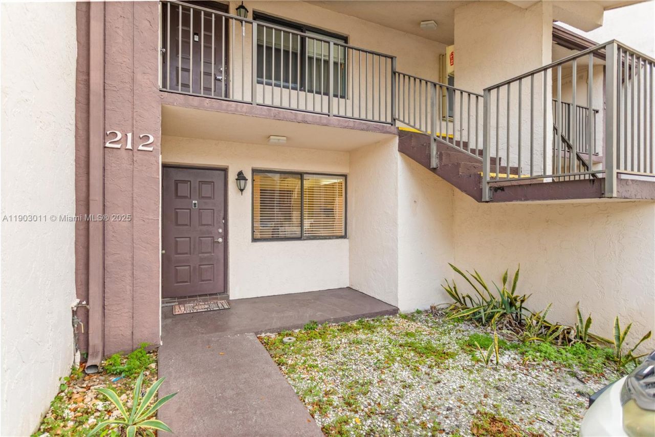 212 W Laurel Dr, Unit 1303, Margate, FL 33063 Photo