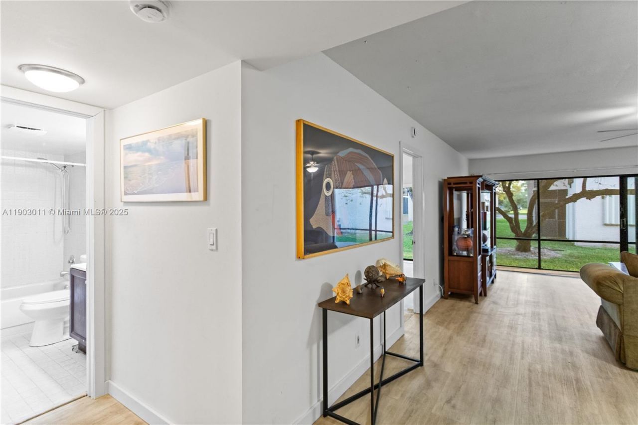 212 W Laurel Dr, Unit 1303, Margate, FL 33063 Photo