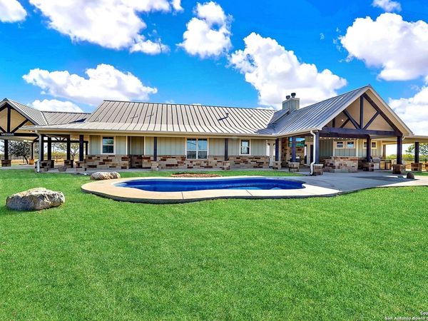 3498 County Road 215, Falls City, TX 78113