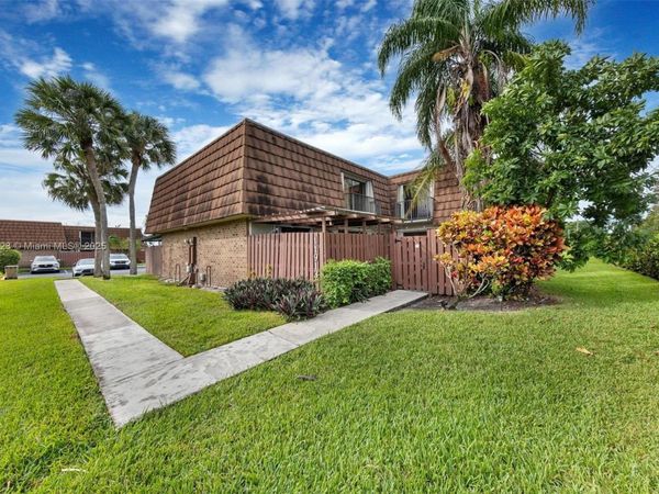 11913 SW 11th Ct, Davie, FL 33325