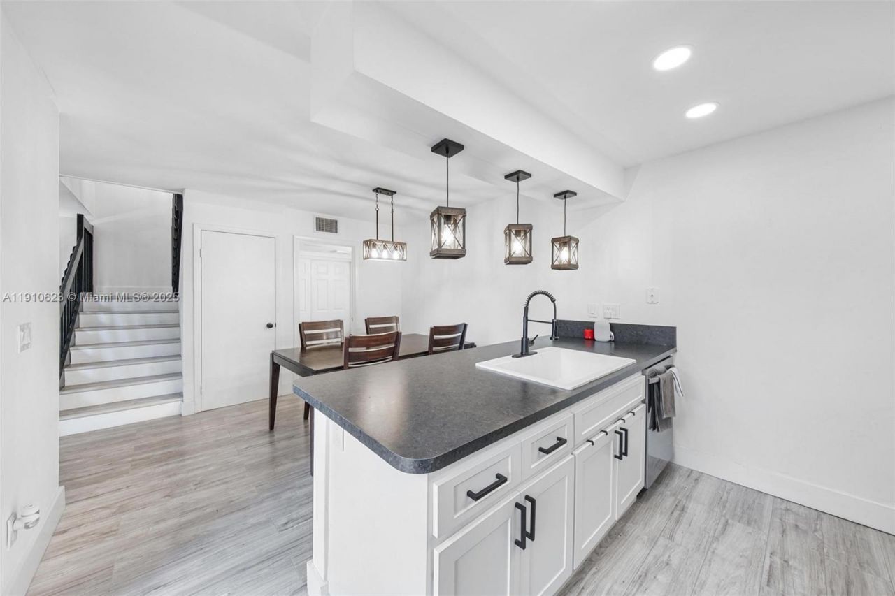 11913 SW 11th Ct, Davie, FL 33325 Photo