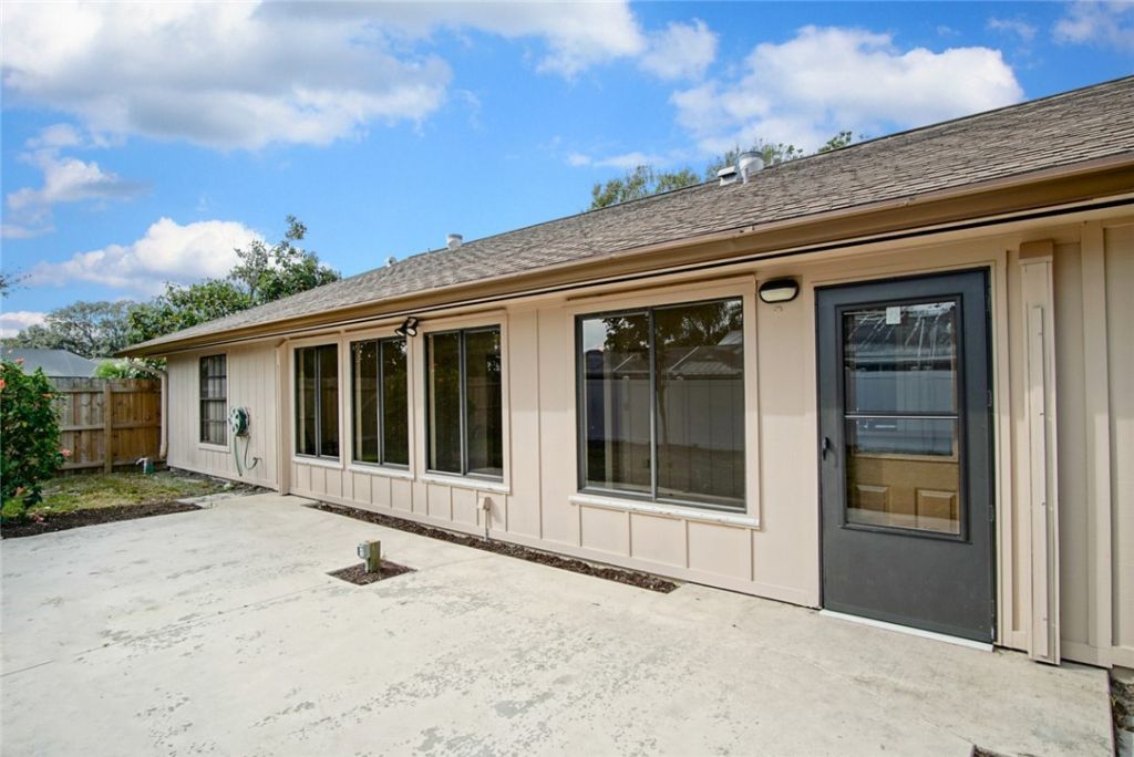 560 W Forest Trail, Vero Beach, FL 32962 Photo