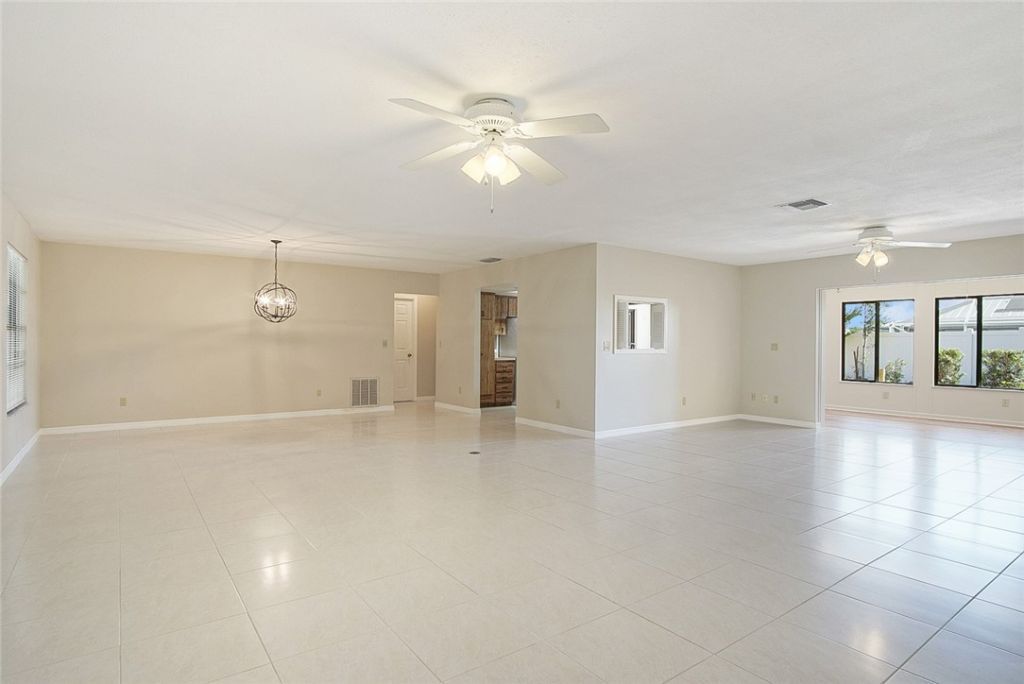 560 W Forest Trail, Vero Beach, FL 32962 Photo