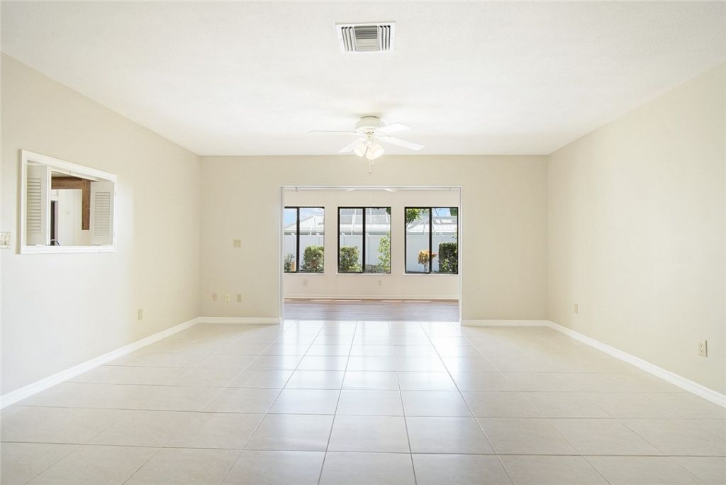 560 W Forest Trail, Vero Beach, FL 32962 Photo