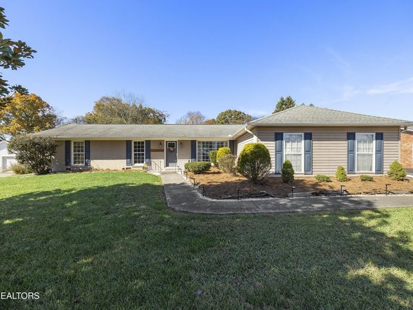 1882 Calloway Circle, Lenoir City, TN 37772