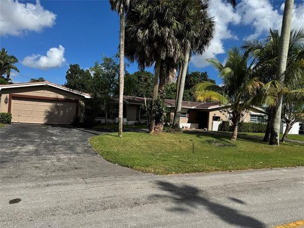 936 W Tropical Way, Plantation, FL 33317