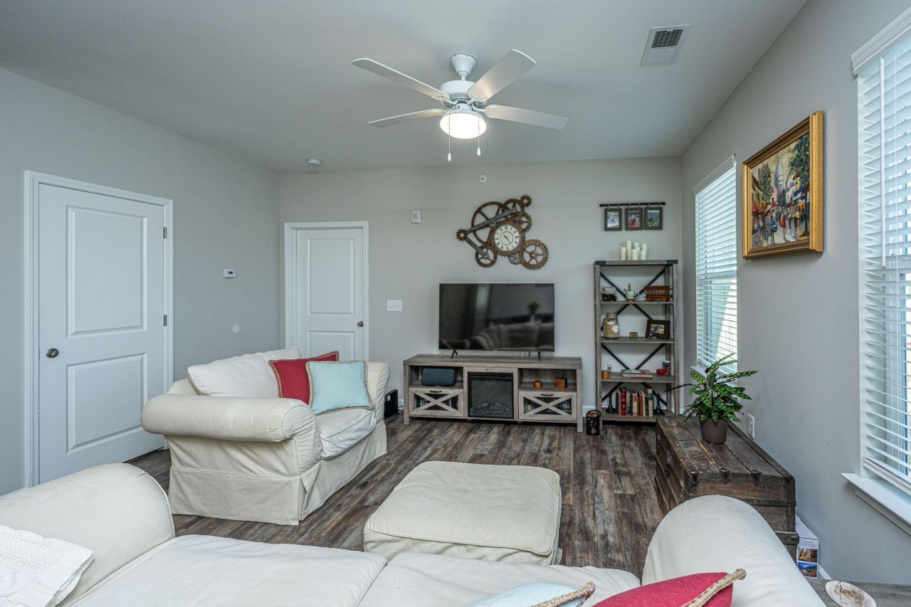 7402 Bowen Corner Avenue Photo 20