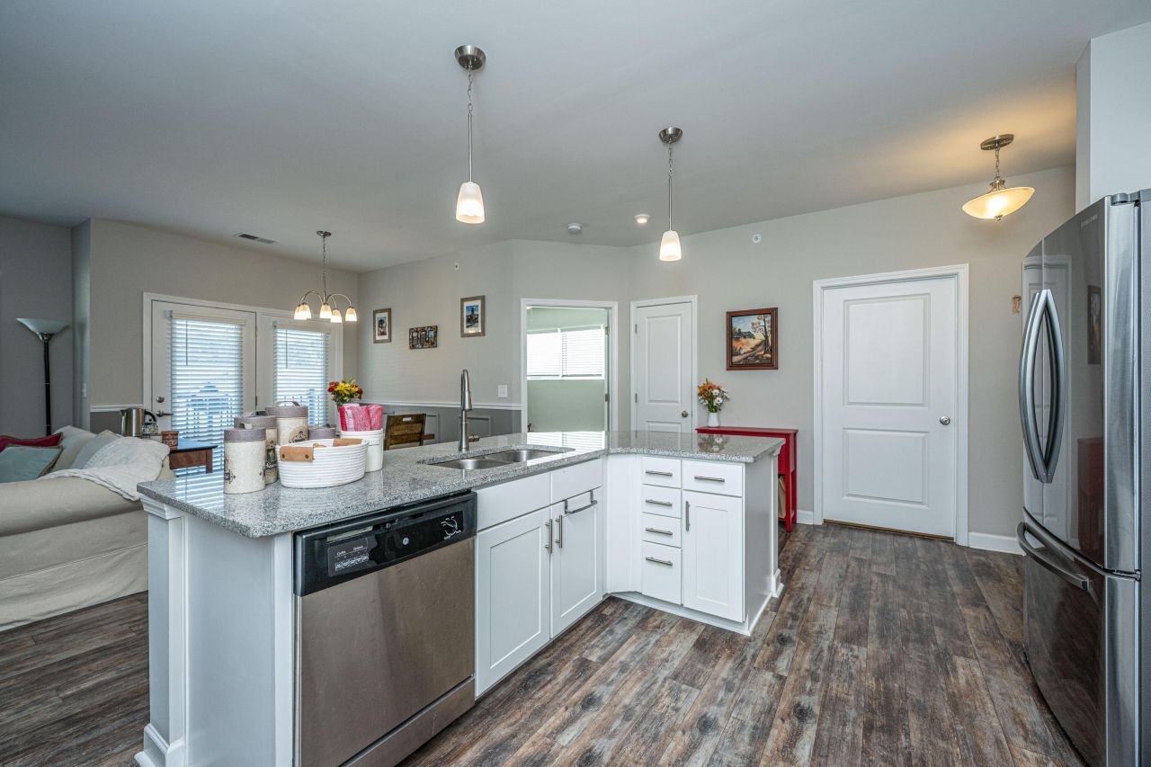 7402 Bowen Corner Avenue Photo 5