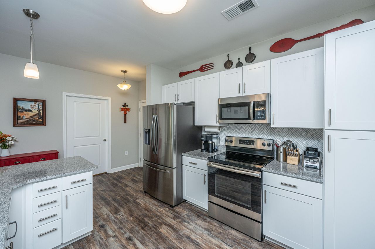 7402 Bowen Corner Avenue Photo 6